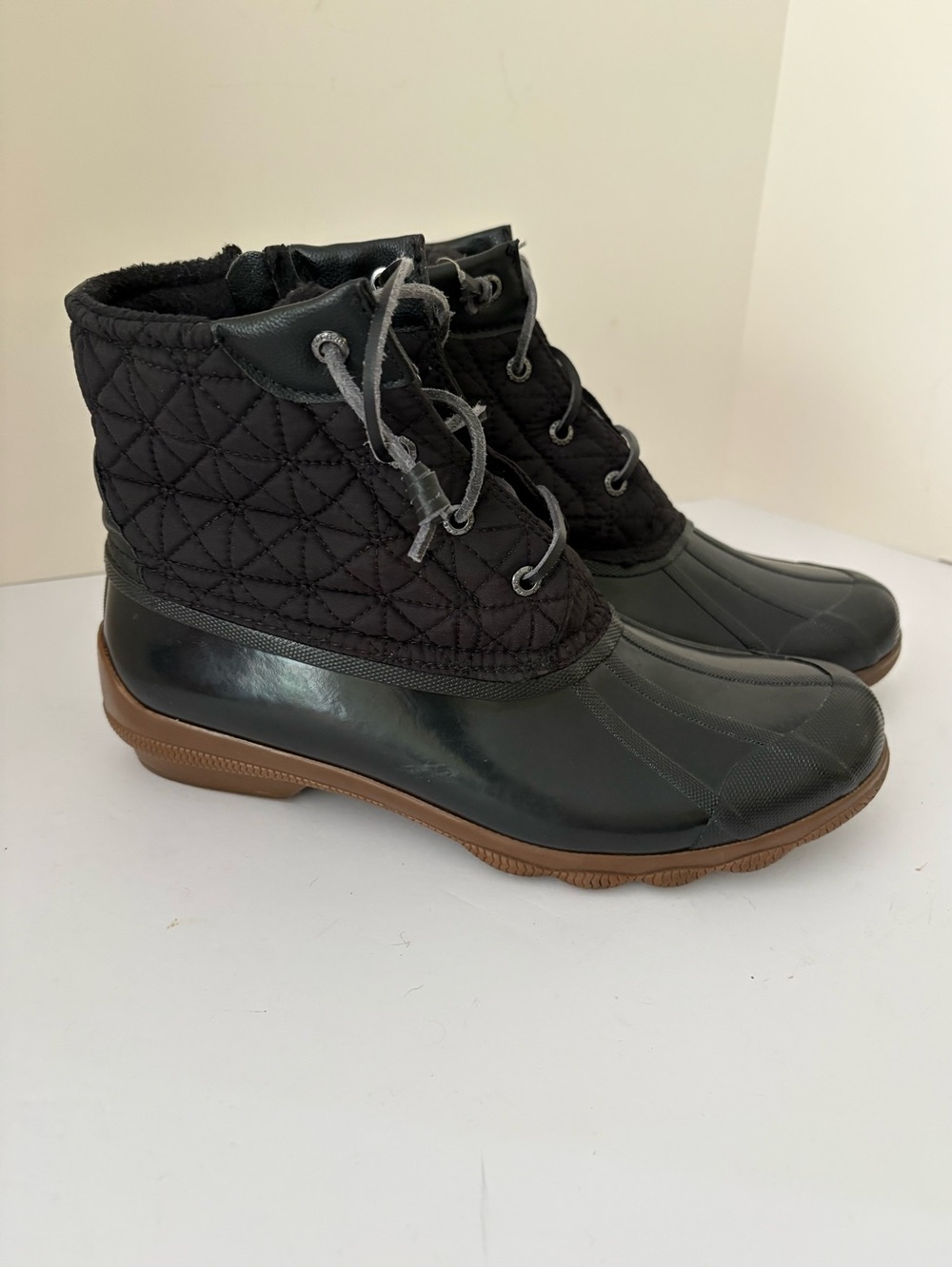 Sperry Saltwater Waterproof boots. Black Quilted size 10. Read.